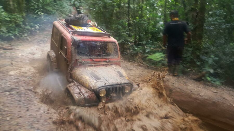 Imagem adrenalama-atoleiro-pesado-camel